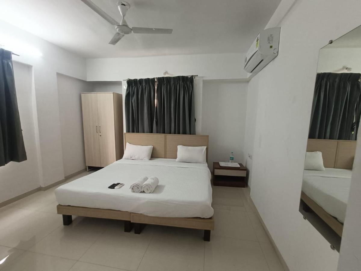 Service Apartments, Baner, Pune Eksteriør billede